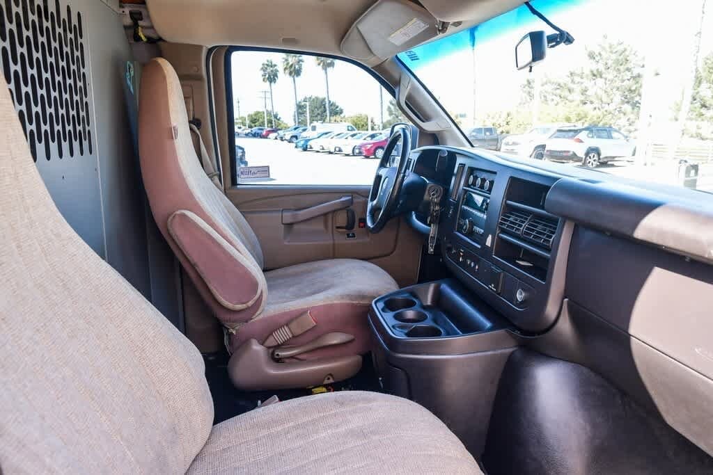 Thumbnail: 2019 GMC Savana - 16