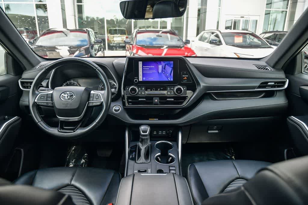 Thumbnail: 2024 Toyota Highlander - 14