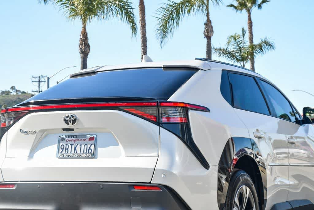 Thumbnail: 2023 Toyota bZ4X - 6