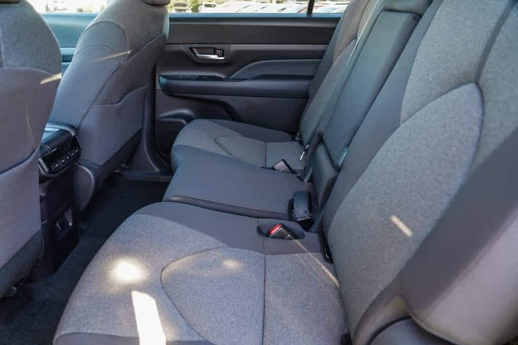 Thumbnail: 2026 Toyota Grand Highlander - 18