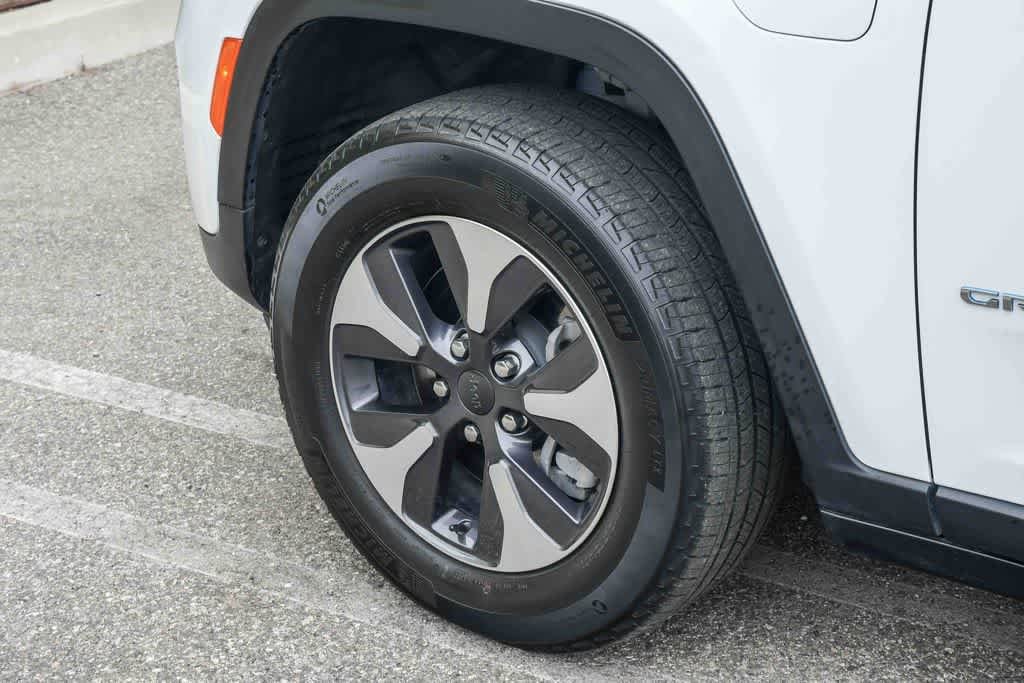 Thumbnail: 2022 Jeep Grand Cherokee - 9