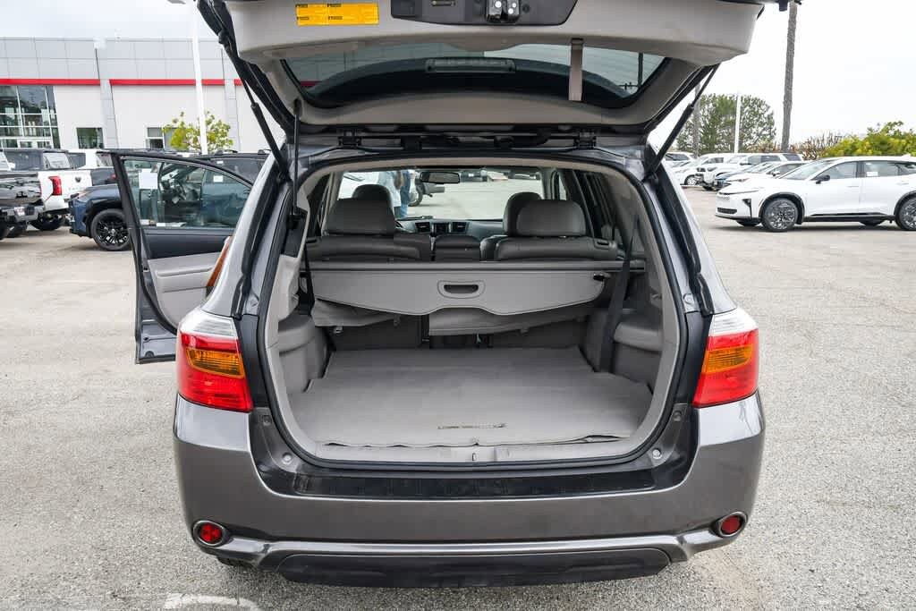 Thumbnail: 2010 Toyota Highlander - 25