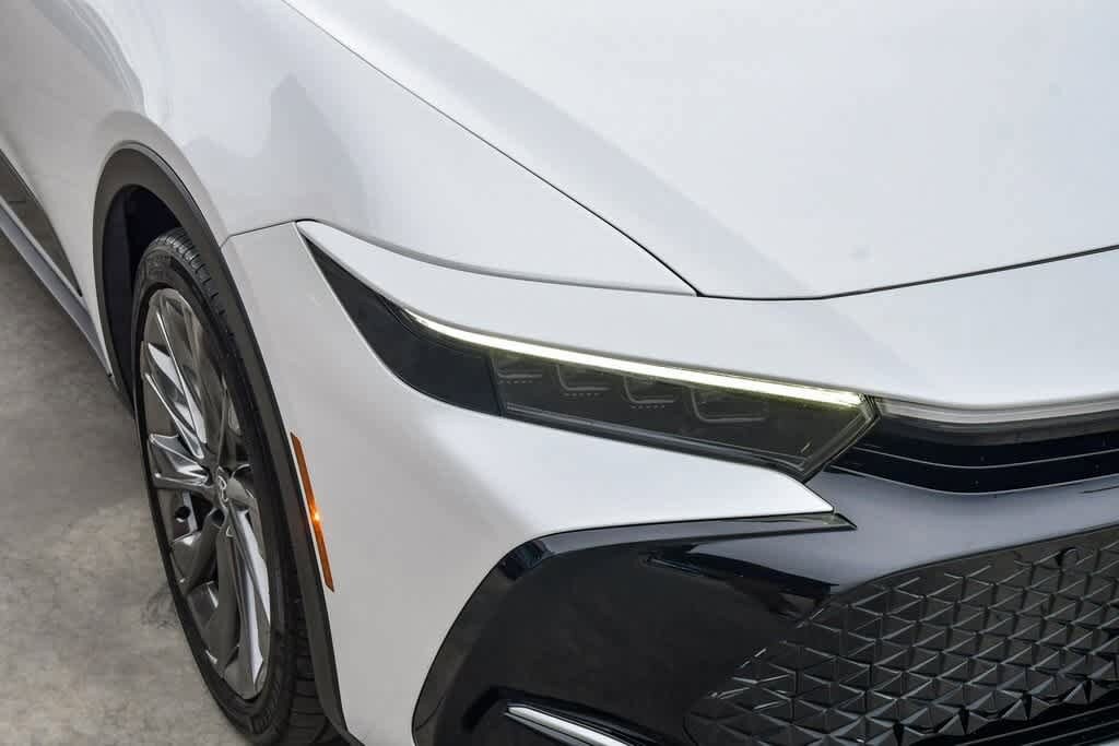 2023 Toyota Crown Limited photo 3