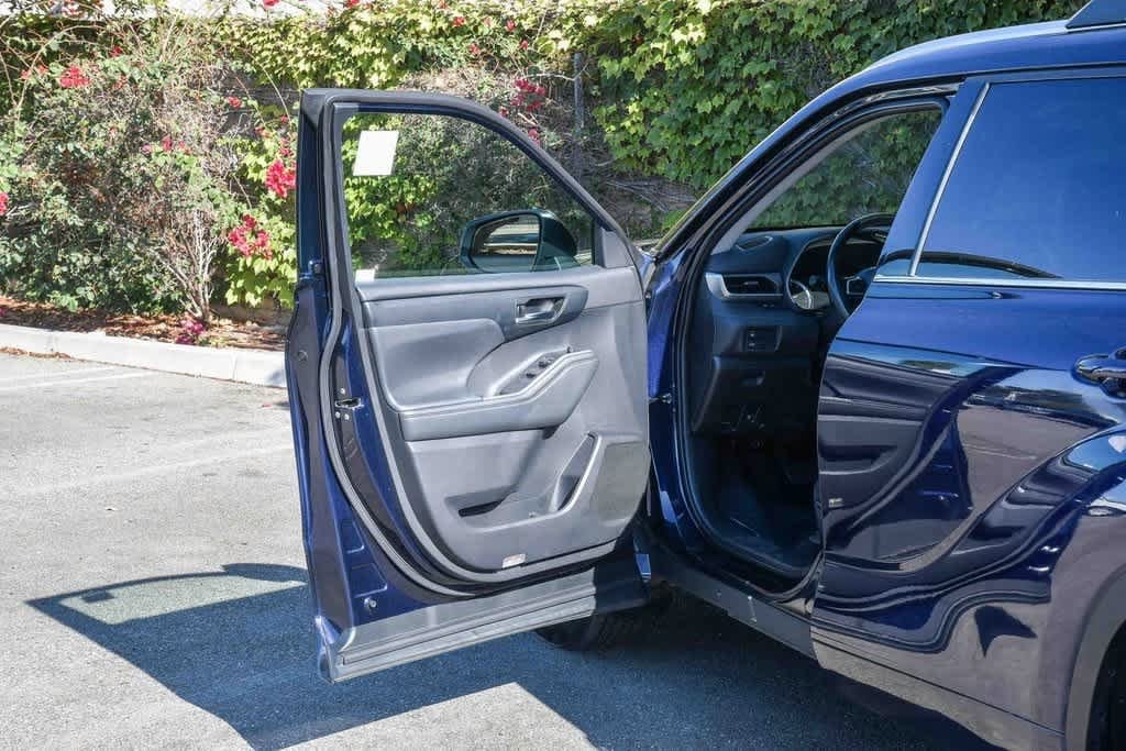 Thumbnail: 2022 Toyota Highlander - 20