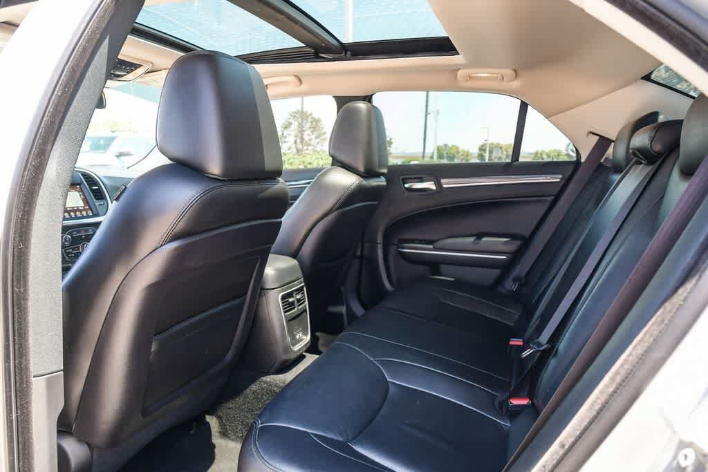 Thumbnail: 2019 Chrysler 300 - 17