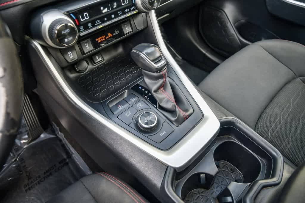 Thumbnail: 2021 Toyota RAV4 - 23