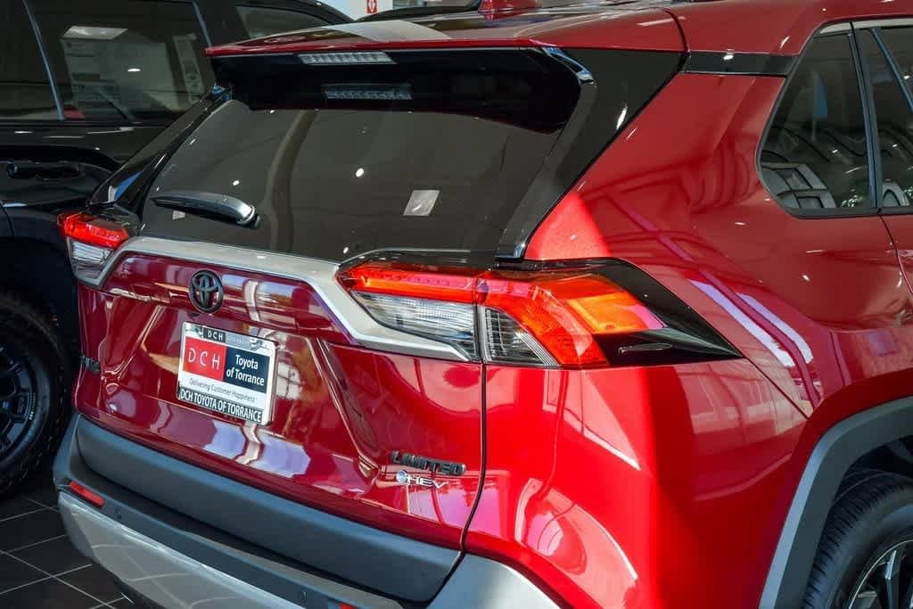 Thumbnail: 2025 Toyota RAV4 - 6