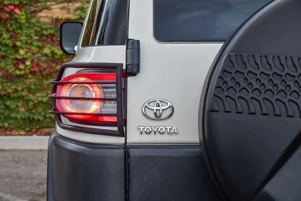 Thumbnail: 2012 Toyota FJ Cruiser - 9