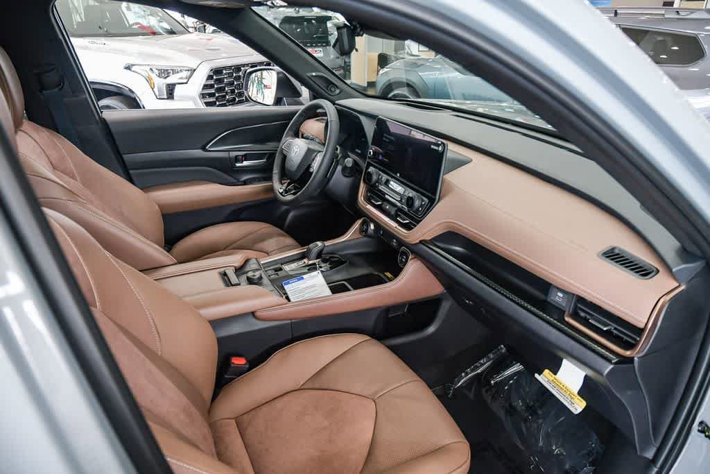 Thumbnail: 2026 Toyota Grand Highlander - 14