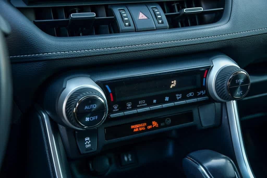 Thumbnail: 2019 Toyota RAV4 - 23