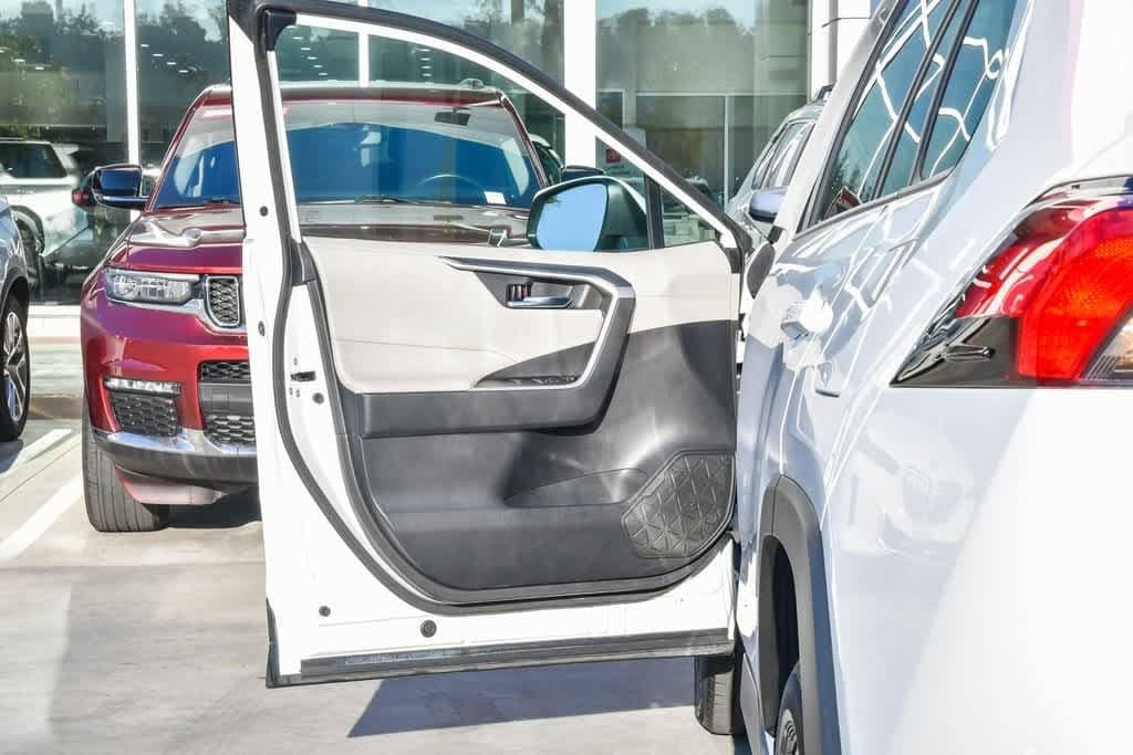 Thumbnail: 2021 Toyota RAV4 - 19