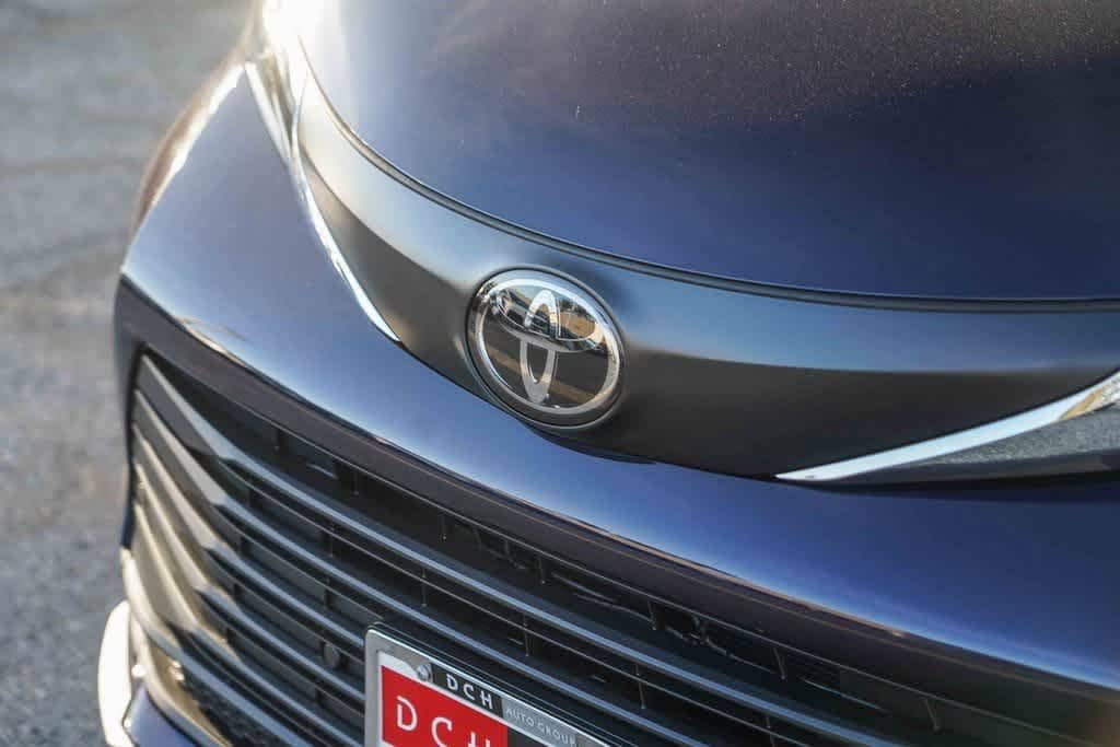 Thumbnail: 2026 Toyota Sienna - 3