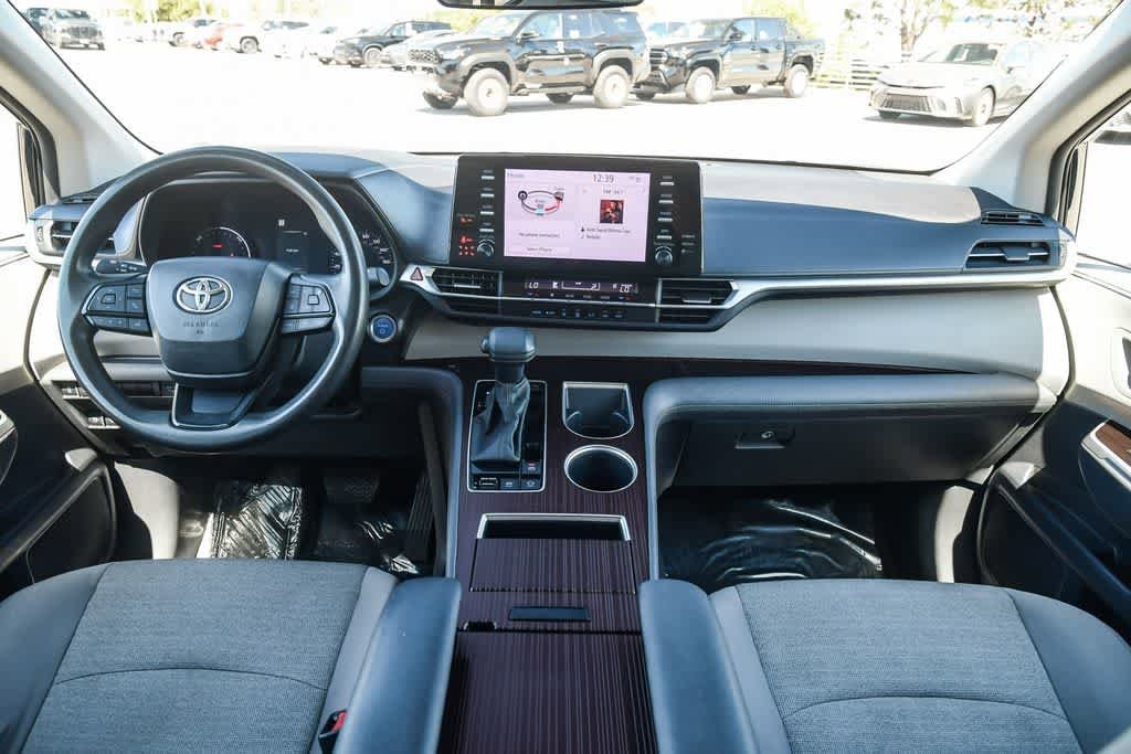 Thumbnail: 2024 Toyota Sienna - 14