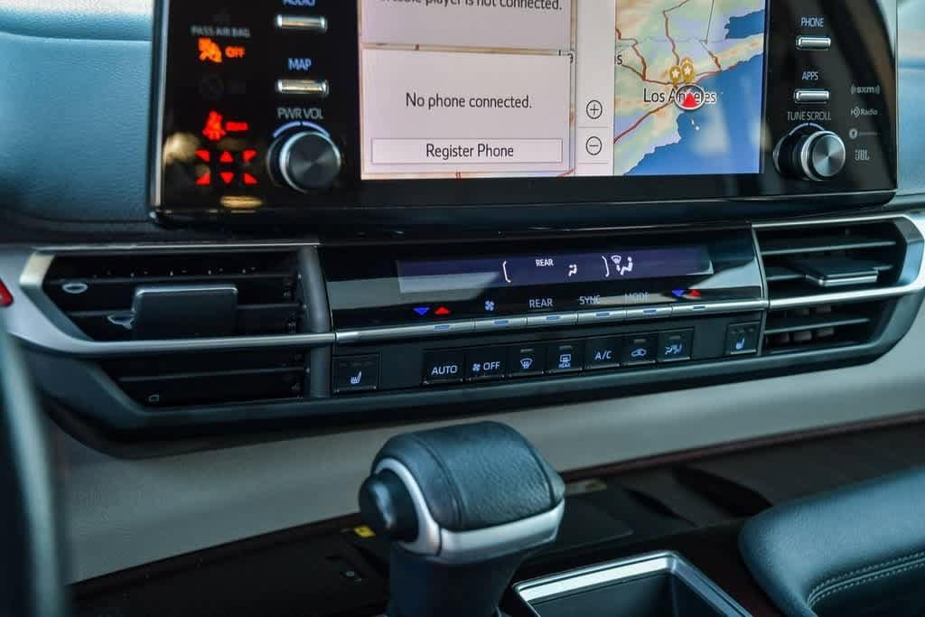 Thumbnail: 2022 Toyota Sienna - 23