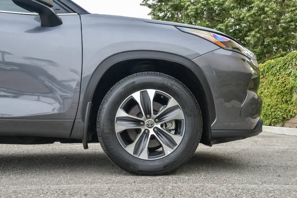 2024 Toyota Highlander XLE 11