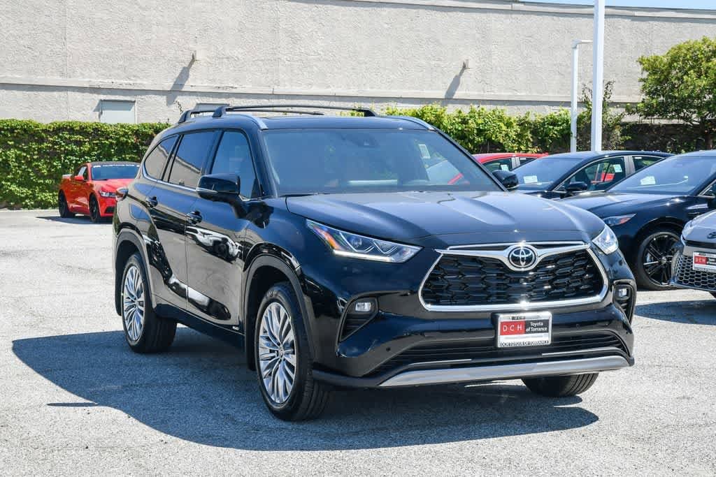 Thumbnail: 2026 Toyota Highlander - 3