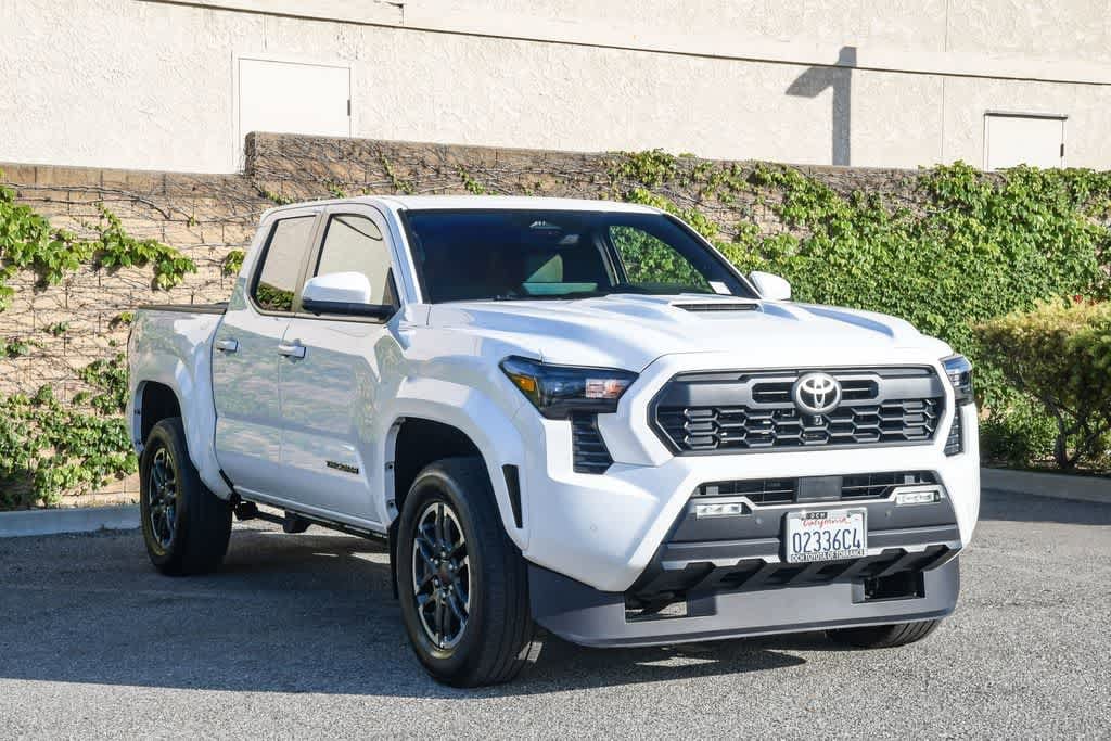 2024 Toyota Tacoma TRD Sport photo 2