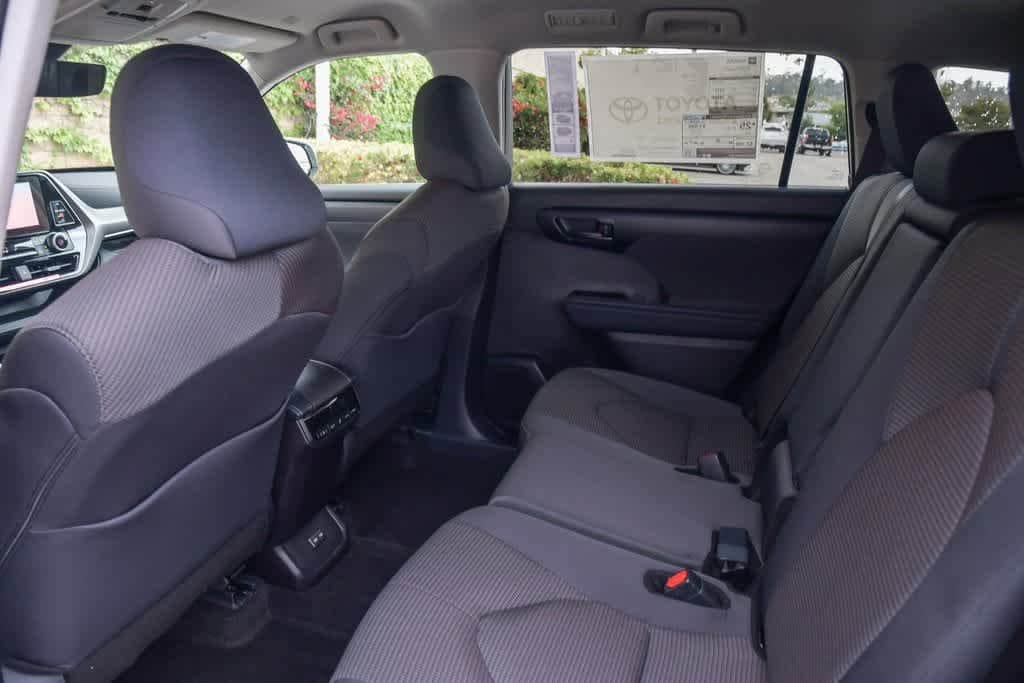 2025 Toyota Highlander LE 18