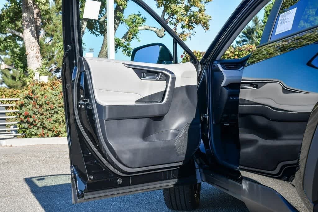 Thumbnail: 2025 Toyota RAV4 - 19