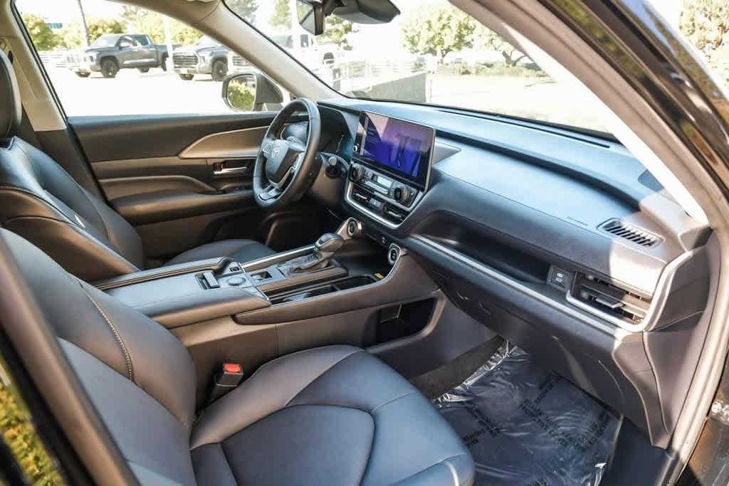 Thumbnail: 2024 Toyota Grand Highlander - 15