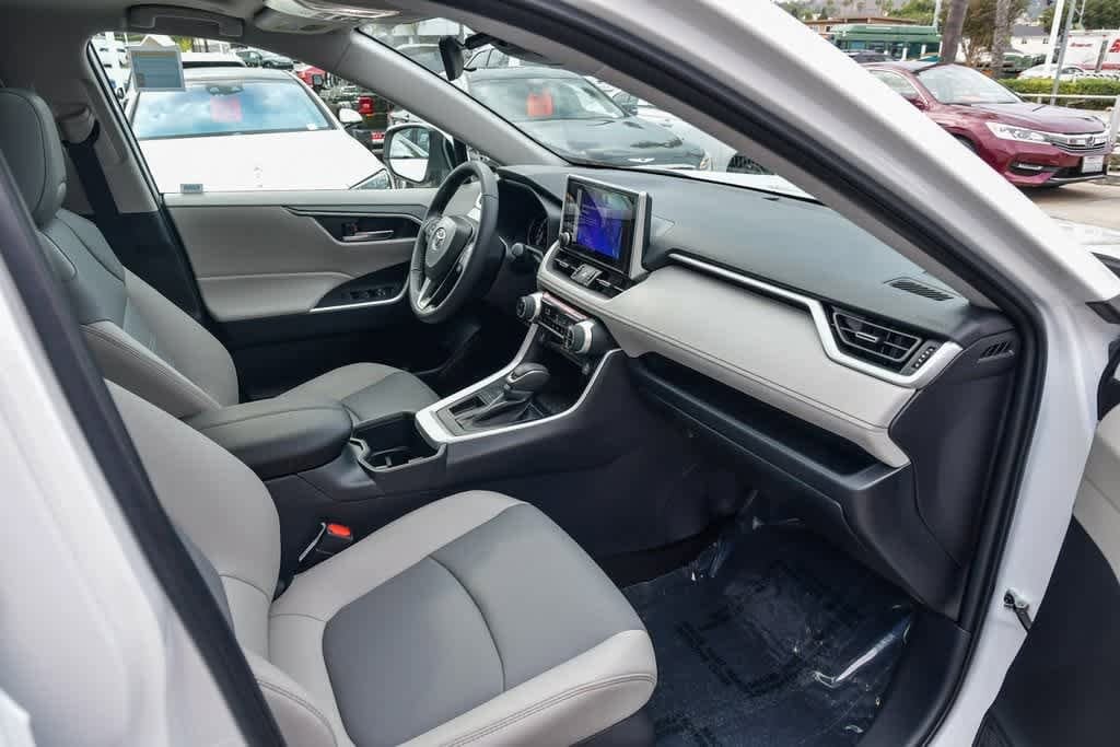 Thumbnail: 2025 Toyota RAV4 - 16