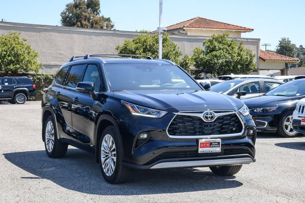 Thumbnail: 2026 Toyota Highlander - 3