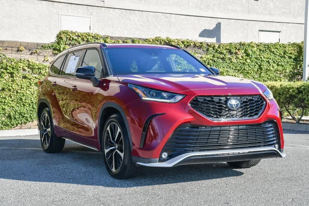 Thumbnail: 2022 Toyota Highlander - 3