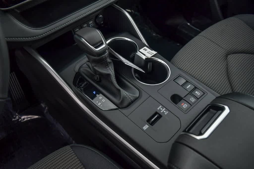2025 Toyota Highlander LE 22