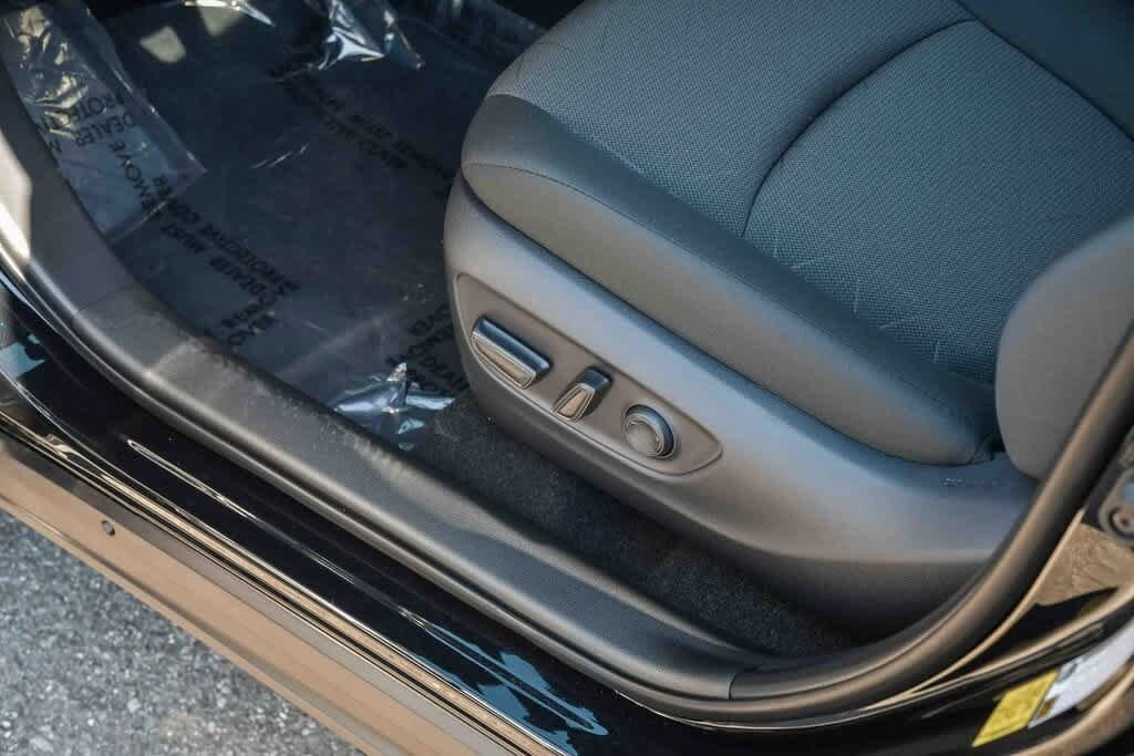 Thumbnail: 2025 Toyota RAV4 - 20