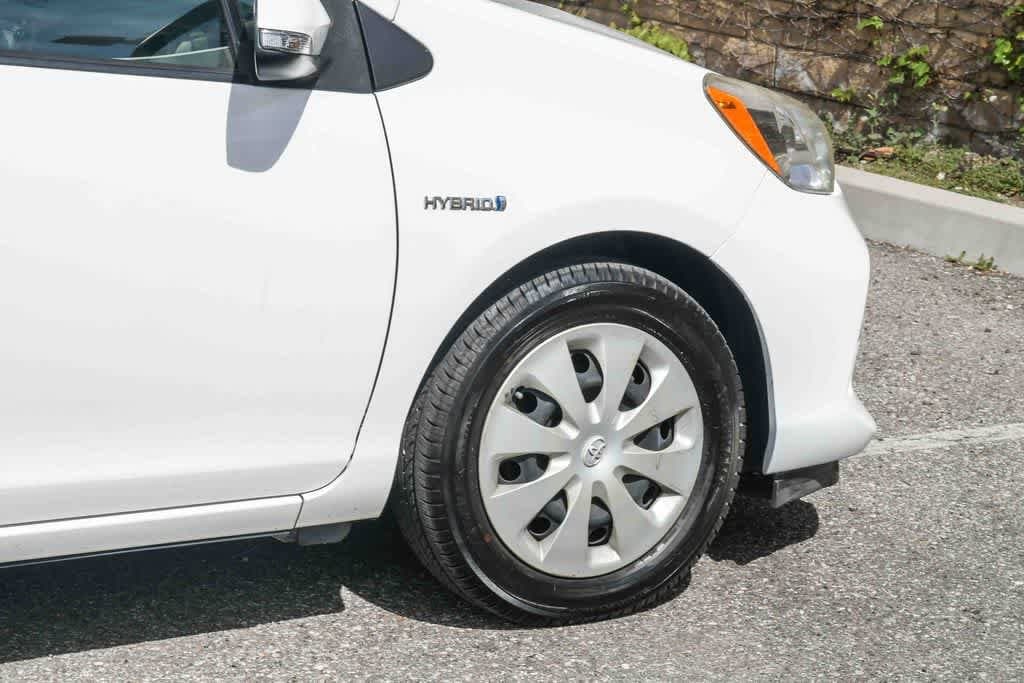 Thumbnail: 2013 Toyota Prius c - 11