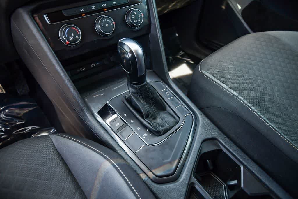 Thumbnail: 2021 Volkswagen Tiguan - 17