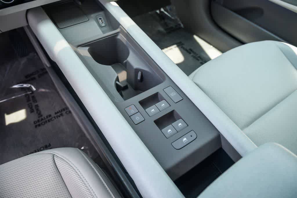 Thumbnail: 2023 Hyundai Ioniq 6 - 17