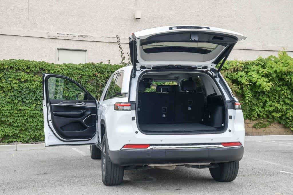 Thumbnail: 2022 Jeep Grand Cherokee - 29