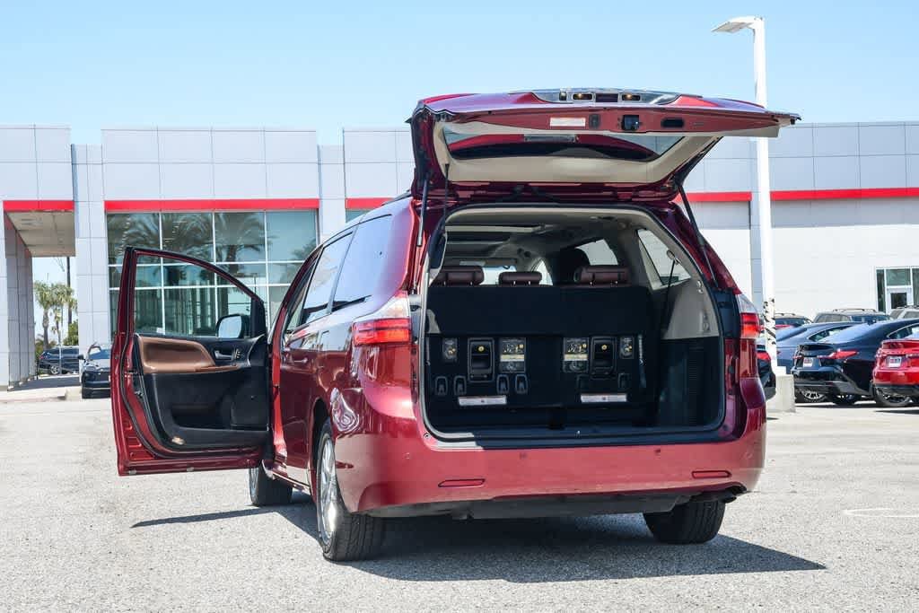 Thumbnail: 2015 Toyota Sienna - 30