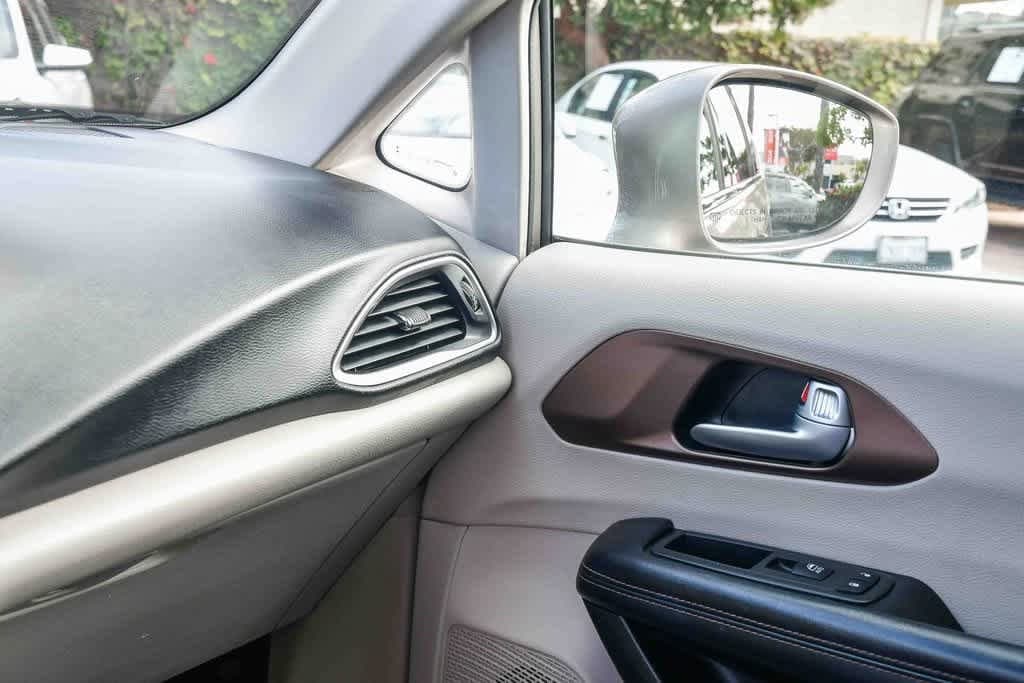 Thumbnail: 2017 Chrysler Pacifica - 28