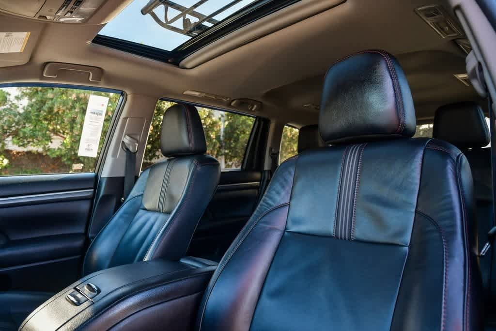 Thumbnail: 2019 Toyota Highlander - 17