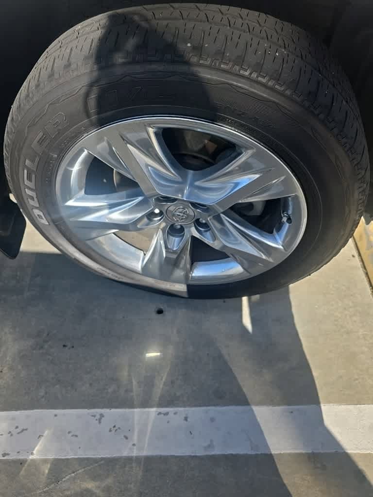 Thumbnail: 2014 Toyota Highlander - 9