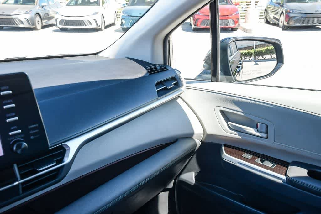 Thumbnail: 2024 Toyota Sienna - 22