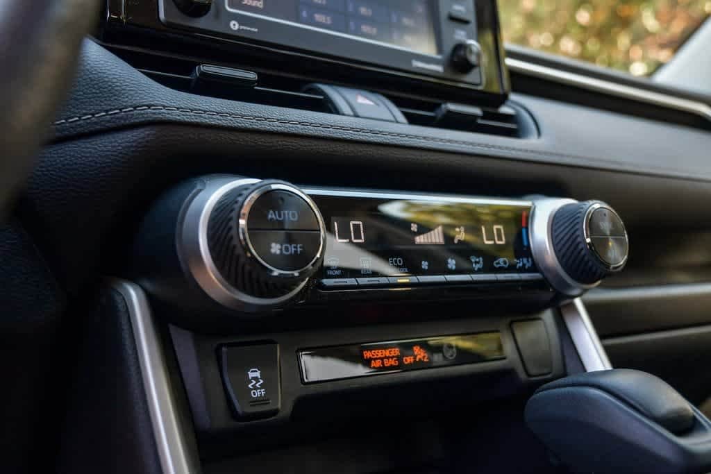 Thumbnail: 2021 Toyota RAV4 - 23
