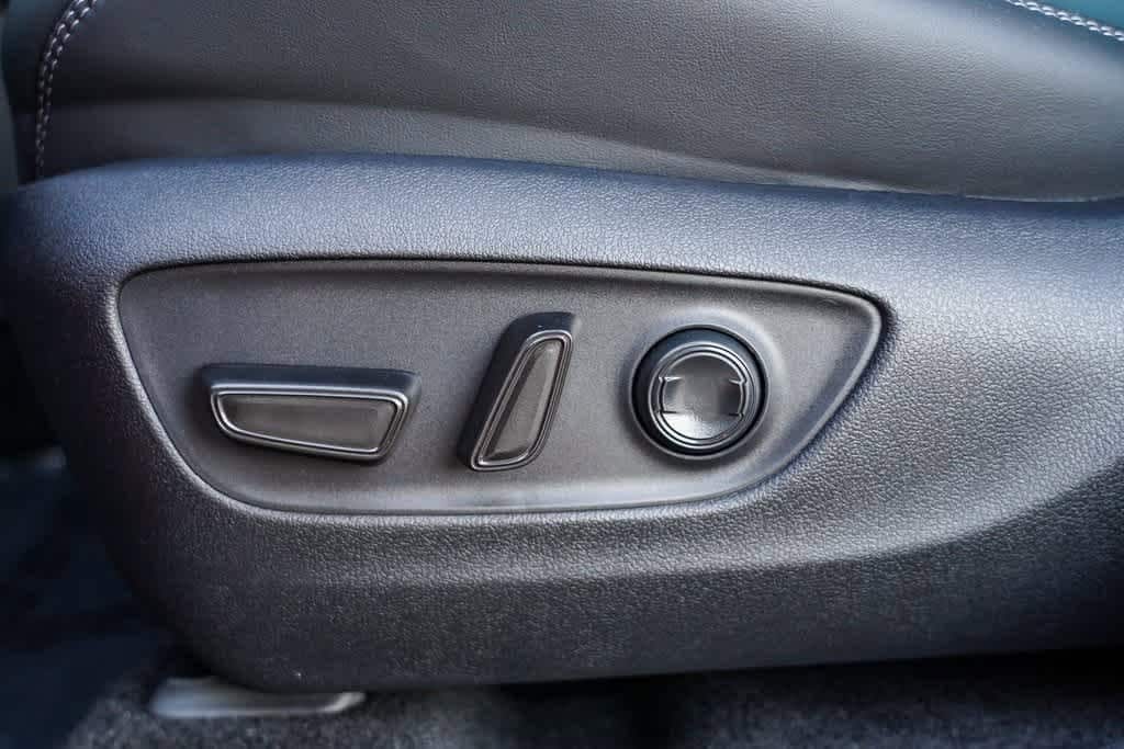 Thumbnail: 2025 Toyota RAV4 - 22