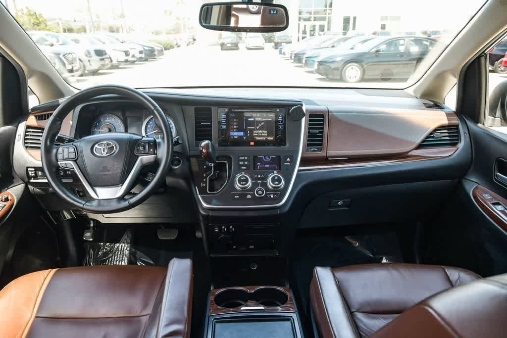 Thumbnail: 2015 Toyota Sienna - 14