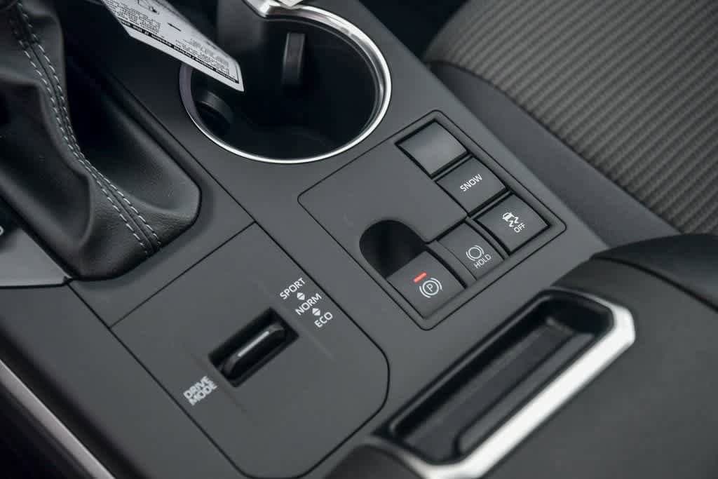 2025 Toyota Highlander LE 23