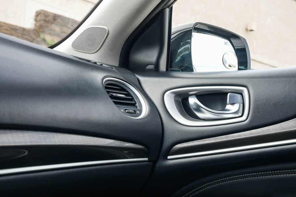 Thumbnail: 2020 INFINITI QX60 - 24
