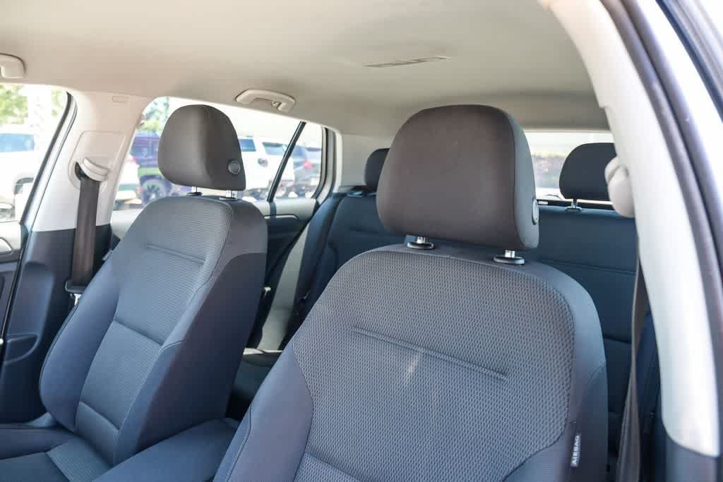 Thumbnail: 2019 Volkswagen e-Golf - 17