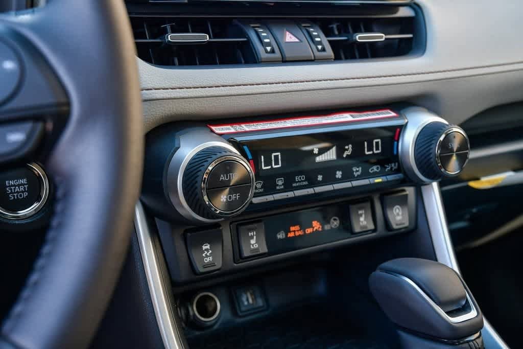 Thumbnail: 2025 Toyota RAV4 - 23