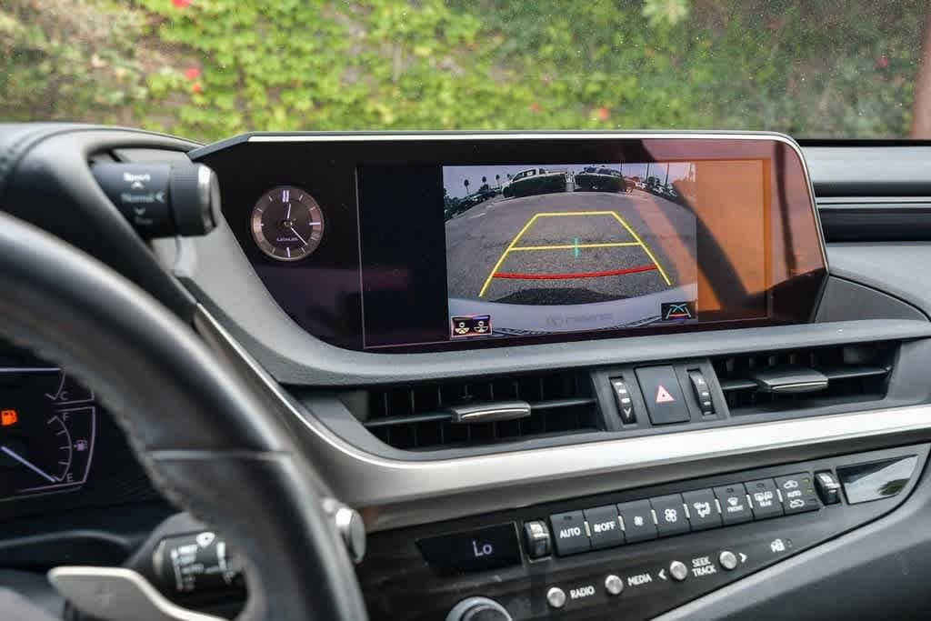 Thumbnail: 2020 Lexus ES - 28