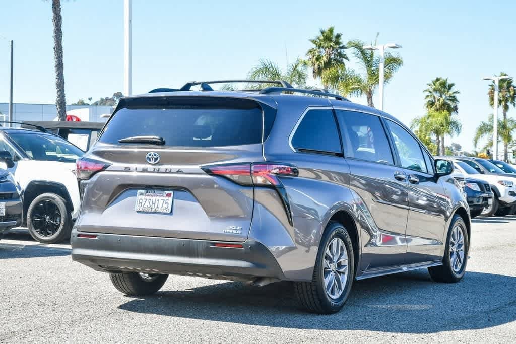 Thumbnail: 2022 Toyota Sienna - 6