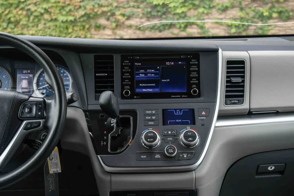 Thumbnail: 2020 Toyota Sienna - 12