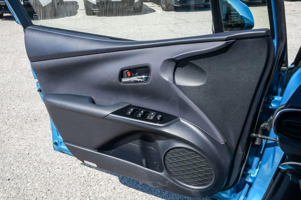 Thumbnail: 2017 Toyota Prius Prime - 23