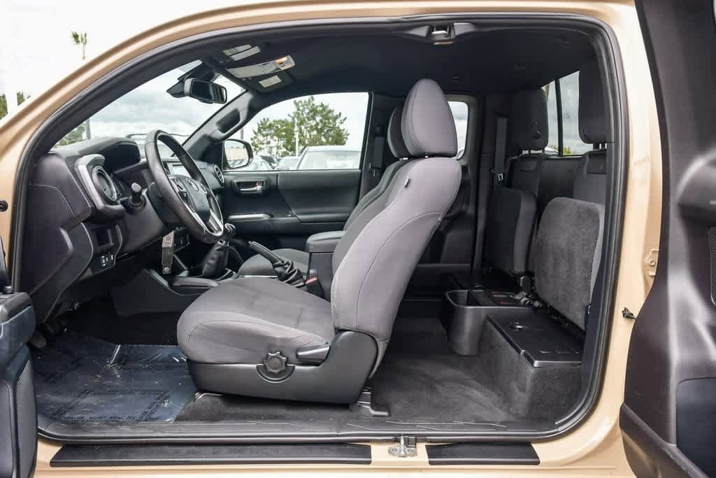 Thumbnail: 2019 Toyota Tacoma - 21